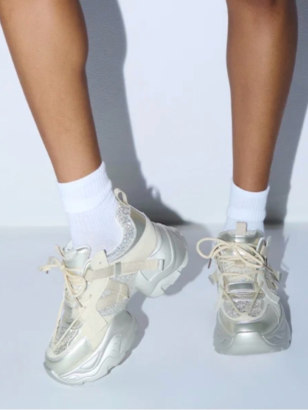AZALEA WANG AMADO CHUNKY SILVER SNEAKER